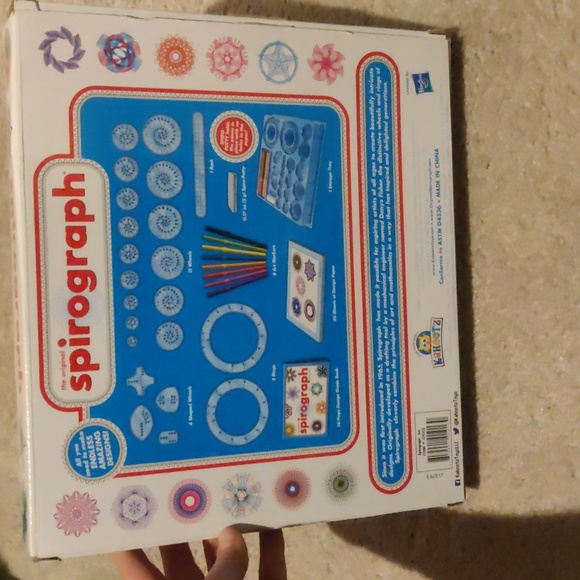 New! Spirograph. The classic way to create countless amazing designs - Picture 4 of 8
